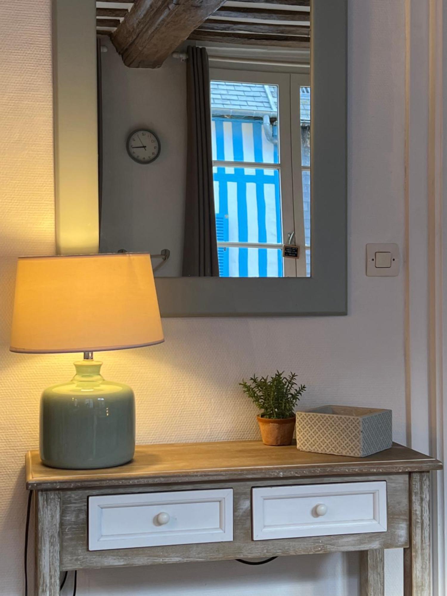 Une Pause Chez Julien, Appartement Lumineux Et Idealement Situe! Онфлер Екстер'єр фото